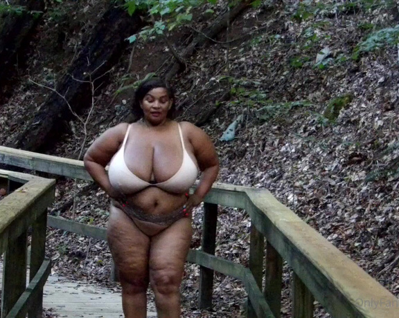 DezVixen aka Dezvixen OnlyFans - Overly Thick & Perfectly Imperfect !!