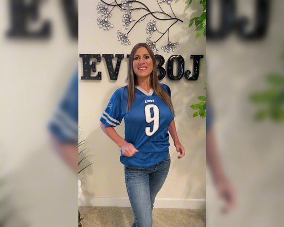 Eve30j aka Eve30j OnlyFans - I suppose we’re rooting for the Lions now