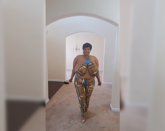 DezVixen aka Dezvixen OnlyFans - Boobs shaking while walking