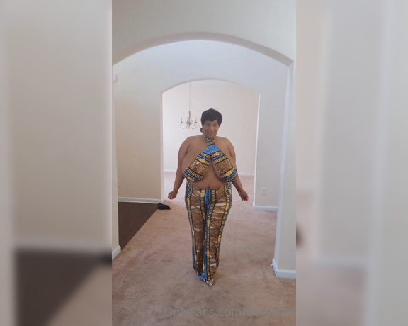 DezVixen aka Dezvixen OnlyFans - Boobs shaking while walking