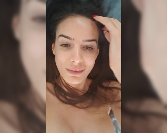 Silvia aka Flawlesseva26 OnlyFans - Morning tease