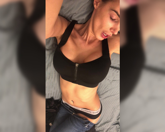 Silvia aka Flawlesseva26 OnlyFans - Lazy as fuck! I want to sleep 30 days!