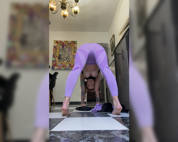 Charlie Zoe OnlyFans aka Thecharliezvip OnlyFans - Yoga instructor gives joi