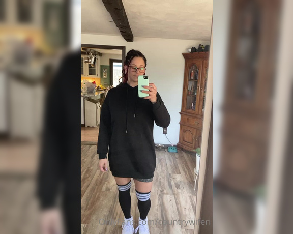 Rachel aka Countrywiferi OnlyFans - Going grocery shopping