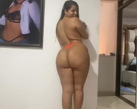 Sapphire aka Bigbuttsapphire OnlyFans - I just love the way my ass jiggles