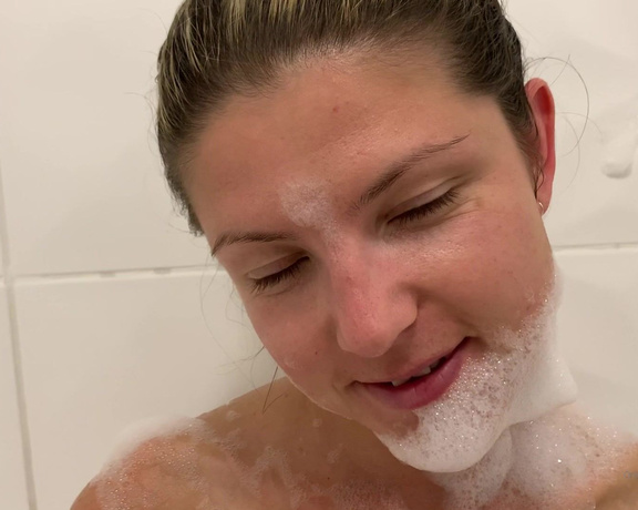 Gina Gerson aka Gina_gerson OnlyFans - He wash my body over