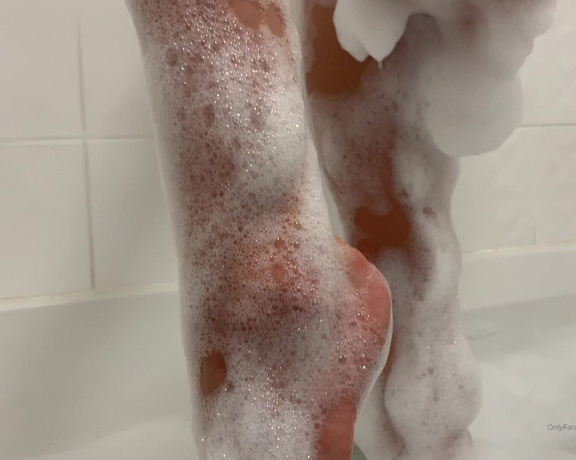 Gina Gerson aka Gina_gerson OnlyFans - Watch my body fully covered by bubble bath