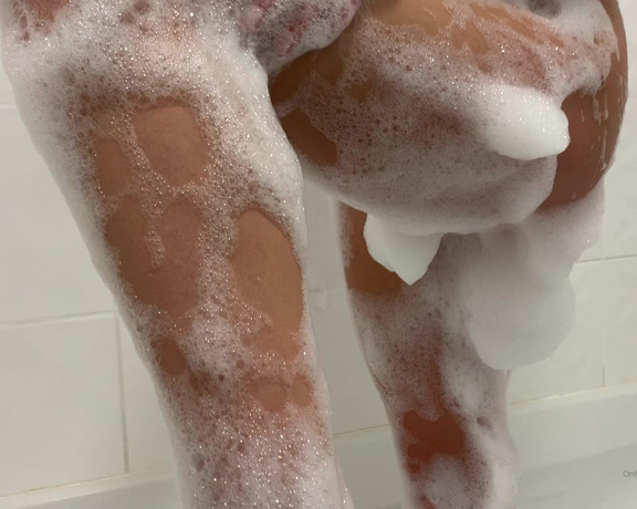 Gina Gerson aka Gina_gerson OnlyFans - Watch my body fully covered by bubble bath