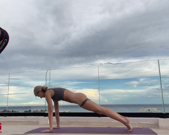 Gina Gerson aka Gina_gerson OnlyFans - My BTS video of my nude yoga session on my roof top wanna see full videoAsk me @manuphoto