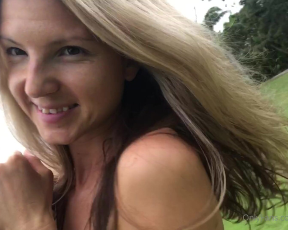 Gina Gerson aka Gina_gerson OnlyFans - I enter to the golf club this way I wish you are here with me Wanna biking together I wou