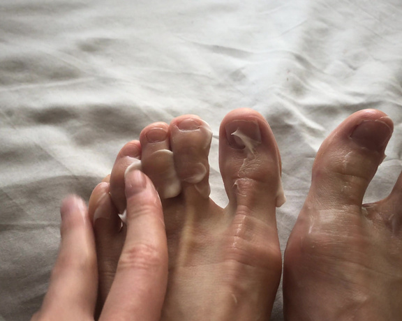 Gina Gerson aka Gina_gerson OnlyFans - My sexy feet here for you my foot fetish lovers