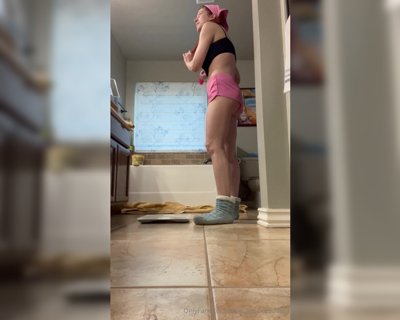 Heidi Lee Bocanegra aka Heidi_lee_bocanegra OnlyFans - 120623—Morning Body Weight Check Quick morning weight check—1054 lbs Featuring heater noise