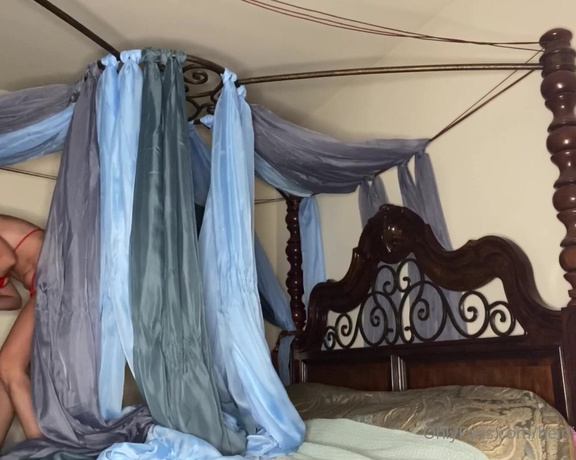 Heidi Lee Bocanegra aka Heidi_lee_bocanegra OnlyFans - 080820—Restructuring Bed Canopy