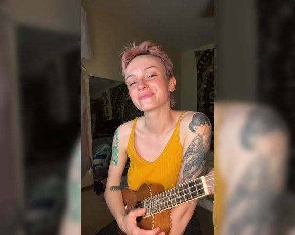 Lucy Lawrence aka Lucylawrence OnlyFans - Stream started at 05262023 0409 am late night ukulele no tips here please!!
