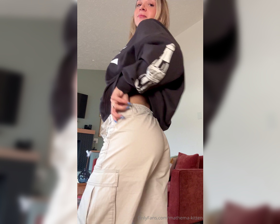 MathemaKitten aka Mathemakitten OnlyFans - (881548444 1) My hubby loves the baggy clothes trend on me… maybe it’s because he gets to be re surprised about 1