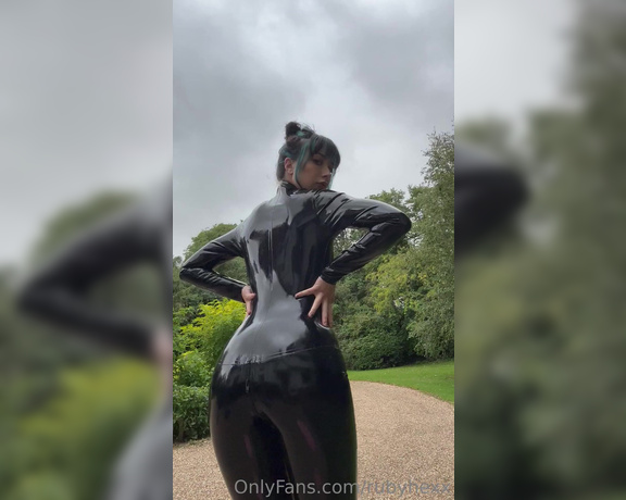 Ruby Hexx aka Rubyhexx OnlyFans - I hope youre in the mood to worship