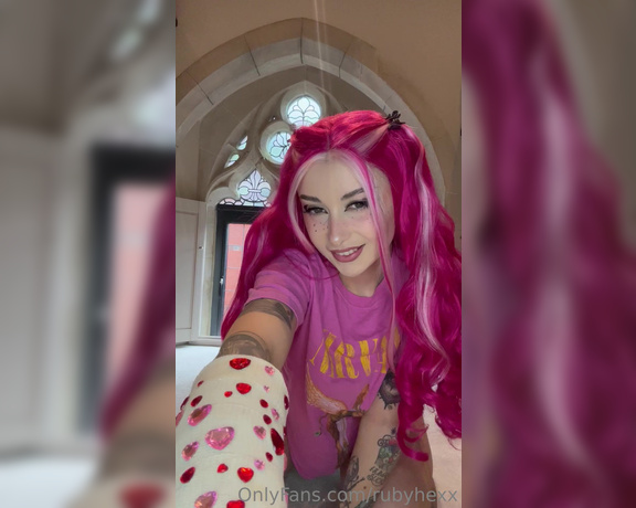 Ruby Hexx aka Rubyhexx OnlyFans - You make me giggly and bouncy