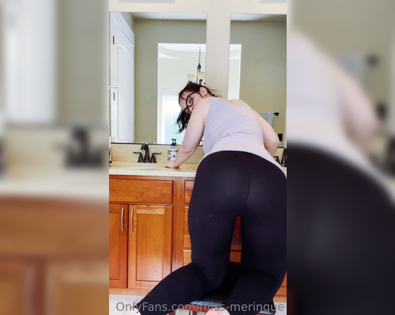 Miss Meringue aka Missmeringue OnlyFans - (516211917) Just some teasing with my ass in leggings I’m not sure why I didn’t edit out the beginning