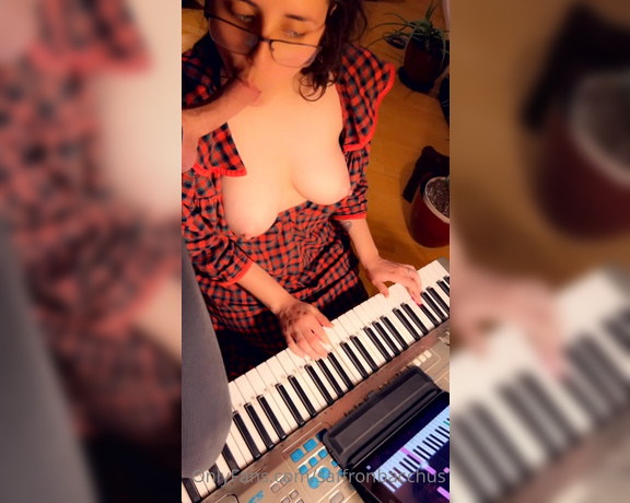 Saffron Bacchus aka Saffronbacchus OnlyFans - Just a casual piano and skin flute practice! 1