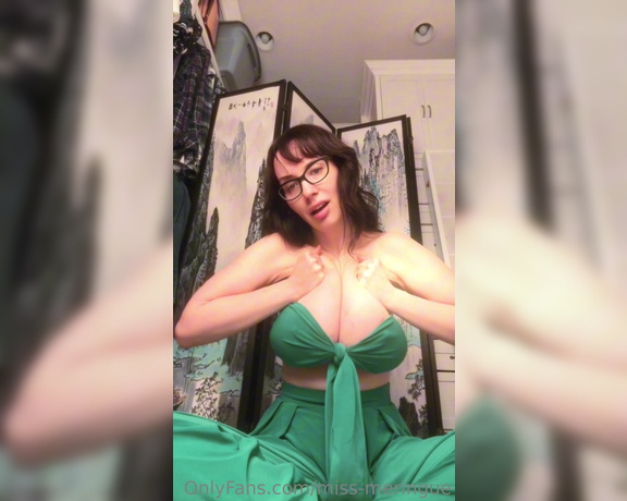 Miss Meringue aka Missmeringue OnlyFans - (711680150) Green Pantsuit Part One Im finally working getting into a rhythm and editing again This is a super
