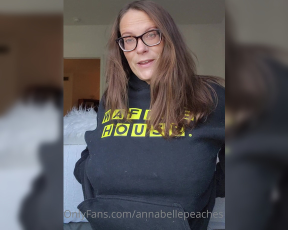 Annabelle Peaches aka Annabellepeaches OnlyFans - Good morning you know mama is hungry when shes got on the Waffle House sweatshirt