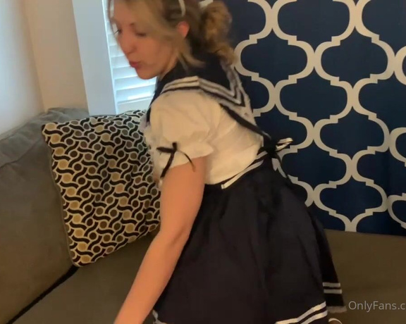 Stlswingers Roleplaying as a cutesy maid. Would you guys follow me around the house and make sure I di