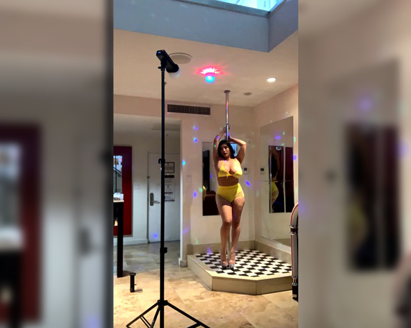 Selena Adams -  Time lapse of my stripper shoot