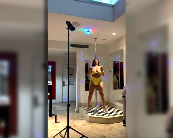 Selena Adams -  Time lapse of my stripper shoot