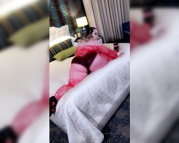 Delicious on Demand aka Deliciousondemand OnlyFans - Bunny doing the splits