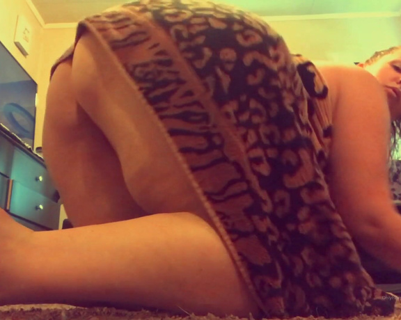 Delicious on Demand aka Deliciousondemand OnlyFans - Booty shake under that towel