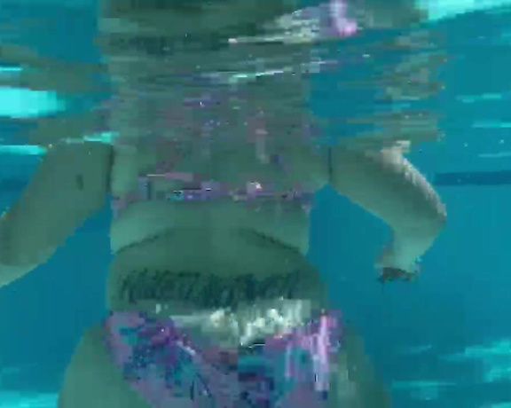 Delicious on Demand aka Deliciousondemand OnlyFans - Sexy big booty under water view