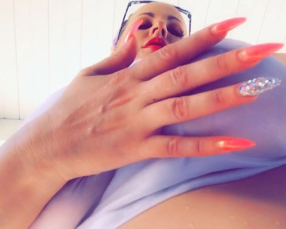 Delicious on Demand aka Deliciousondemand OnlyFans - Wet big delicious tittys