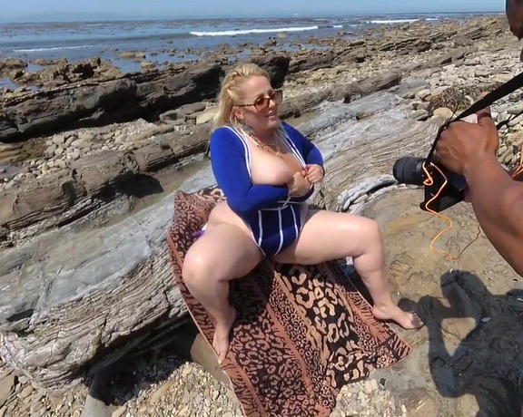 Delicious on Demand aka Deliciousondemand OnlyFans - Beach (bts) big booty shakingsexy thick curves, big boobs looking so delicious
