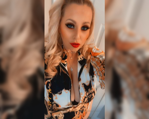 Delicious on Demand aka Deliciousondemand OnlyFans - Mistress Delicious ready to smother