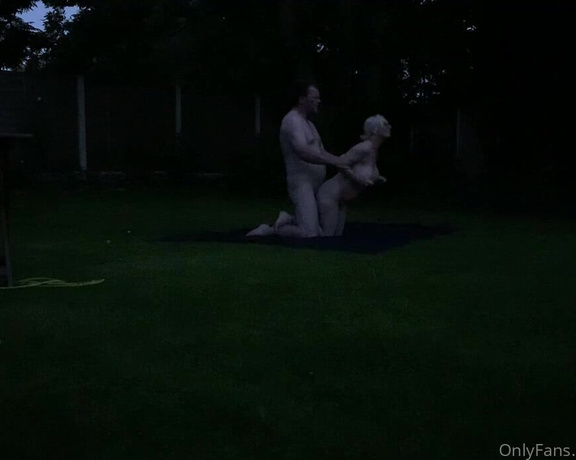 BoltOnWife aka Boltonwife OnlyFans - Fading light garden fuck