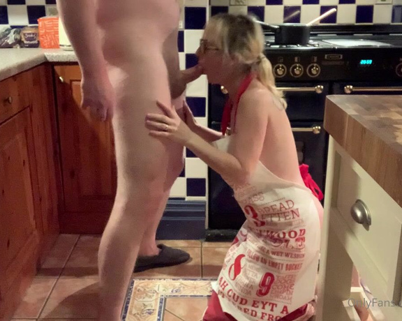 BoltOnWife aka Boltonwife OnlyFans - When ur just trying to make dinner