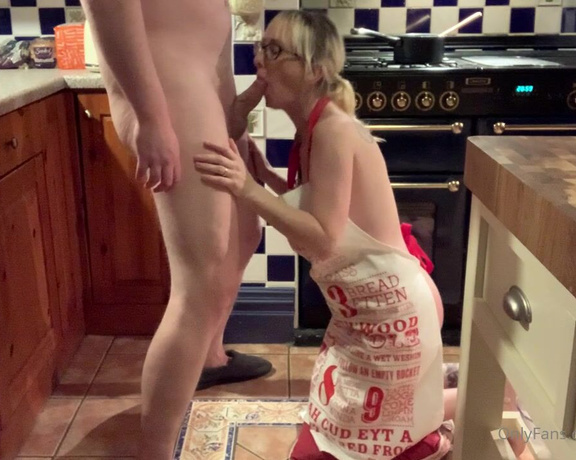 BoltOnWife aka Boltonwife OnlyFans - When ur just trying to make dinner