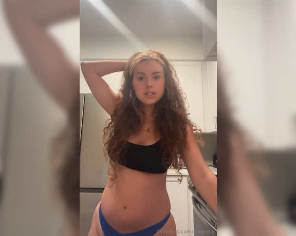 Jessie aka Mzjessie OnlyFans - New Q&A video! This time standing up, so you can see everything