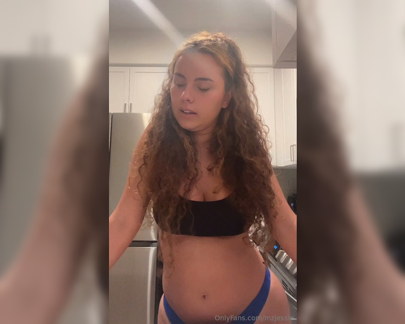 Jessie aka Mzjessie OnlyFans - New Q&A video! This time standing up, so you can see everything