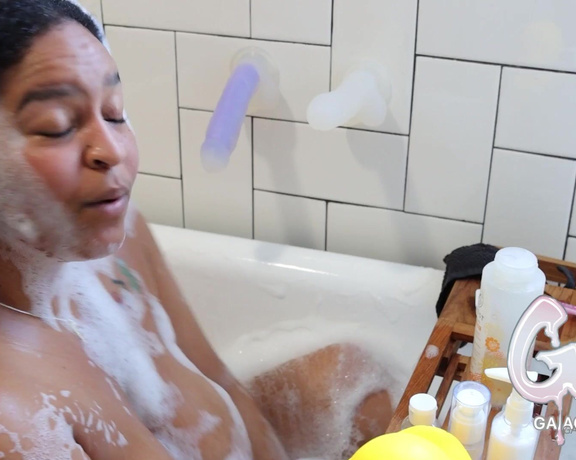 Professor Gaia aka Professor_gaia OnlyFans - Rubber Ducky 6th Camiversary Dick Suck Ft Julius of @blkpornmatters Tags bubble bath, rubber ducky,