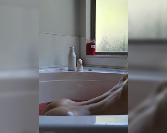 Alice NZ aka Alicenz OnlyFans - Its hard to work it in a bathtub