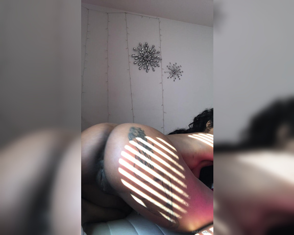 Fineassariiii aka Fineassariiii OnlyFans - Sun light the best light on my naked skin