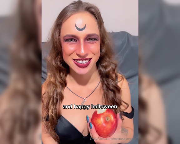 Venus aka Venusssmodel OnlyFans - What Did you think I was going to give you the apple Hahahaha Happy Halloween