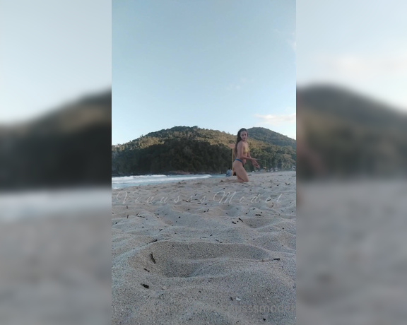 Venus aka Venusssmodel OnlyFans - After 3 drinks on the beach, I couldnt stand still to shoot myself doing handstand lets get back