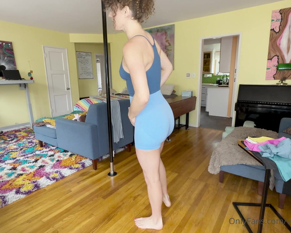 VibeWithMommy aka Vibewithmommy OnlyFans - TRYING ON DIFFERENT WORKOUT OUTFITS FOR YOU!