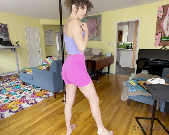 VibeWithMommy aka Vibewithmommy OnlyFans - TRYING ON DIFFERENT WORKOUT OUTFITS FOR YOU!
