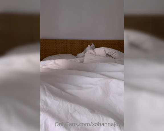 XoHannaJoy VIP aka Xohannajoys OnlyFans - It feels good when I can fall down naked on the bed and touch the blanket with my pussy