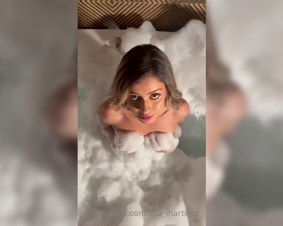 Eva Martinez aka Eva_martinez_ OnlyFans - Happy Sunday! would you like to play in the bathtub with