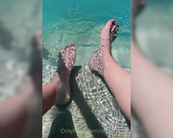 Sam Fokker aka Onlysamsof OnlyFans - Relaxing by the pool this morning