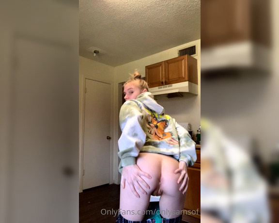 Sam Fokker aka Onlysamsof OnlyFans - I’d be offended if you didn’t play with my ass while watching me cook